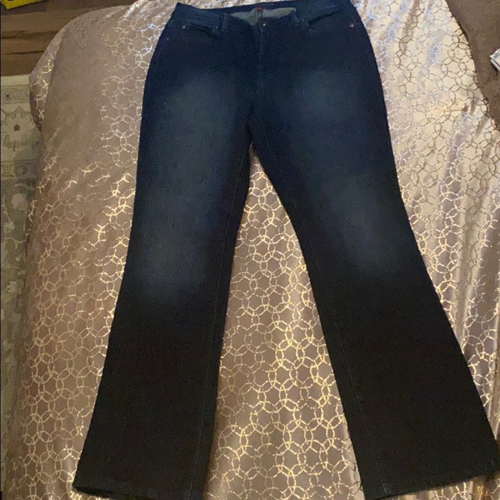 LAST CHANCE - JENNIFER LOPEZ BOOTCUT JEANS